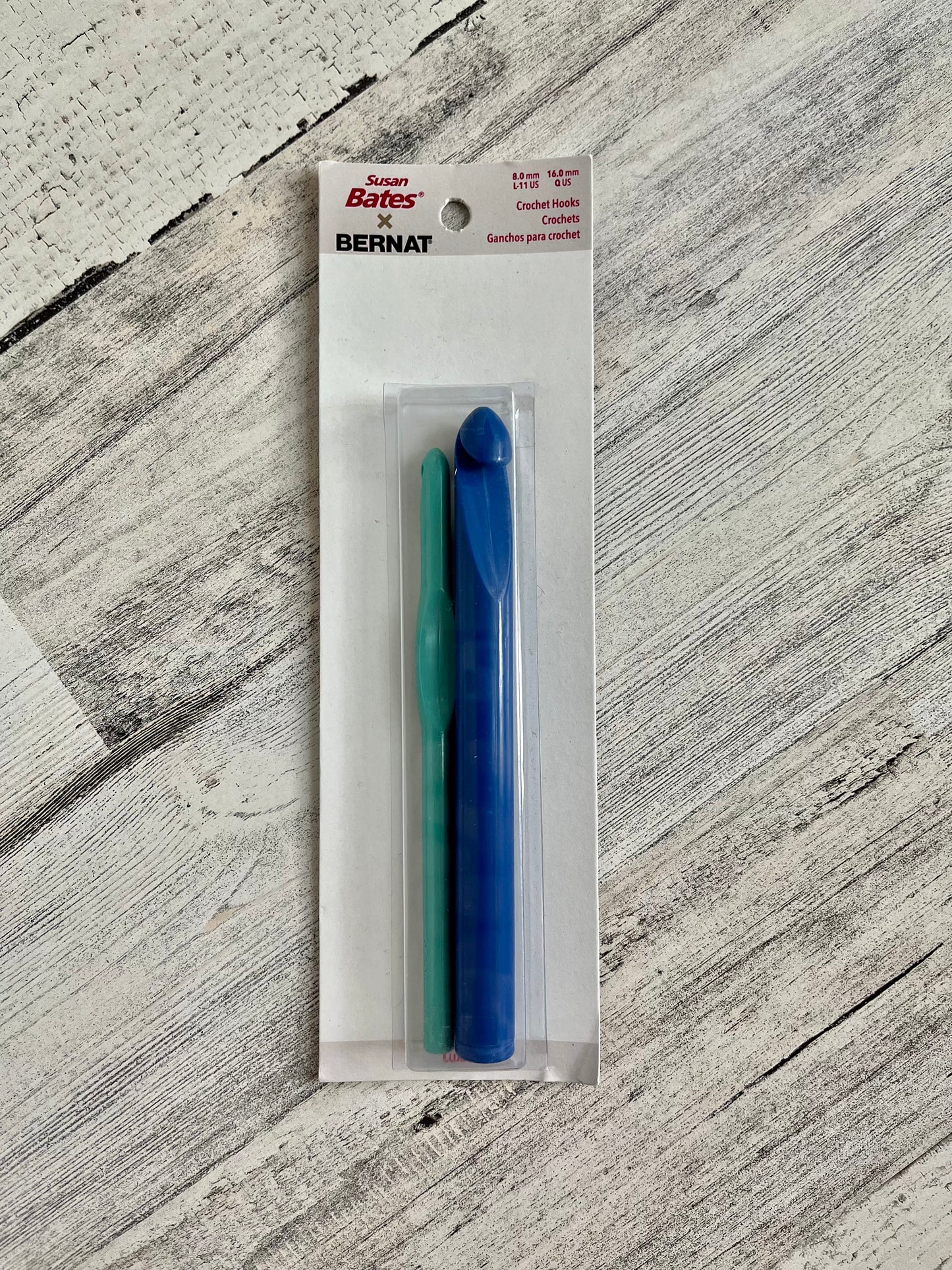 Susan Bates x Bernat - Luxite Plastic Crochet Hooks - L-11 & Q