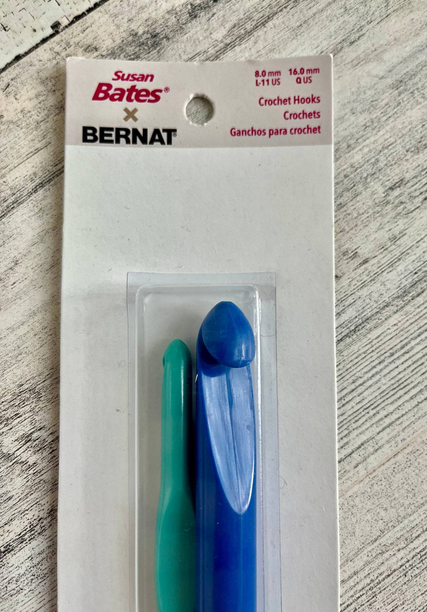Susan Bates x Bernat - Luxite Plastic Crochet Hooks - L-11 & Q